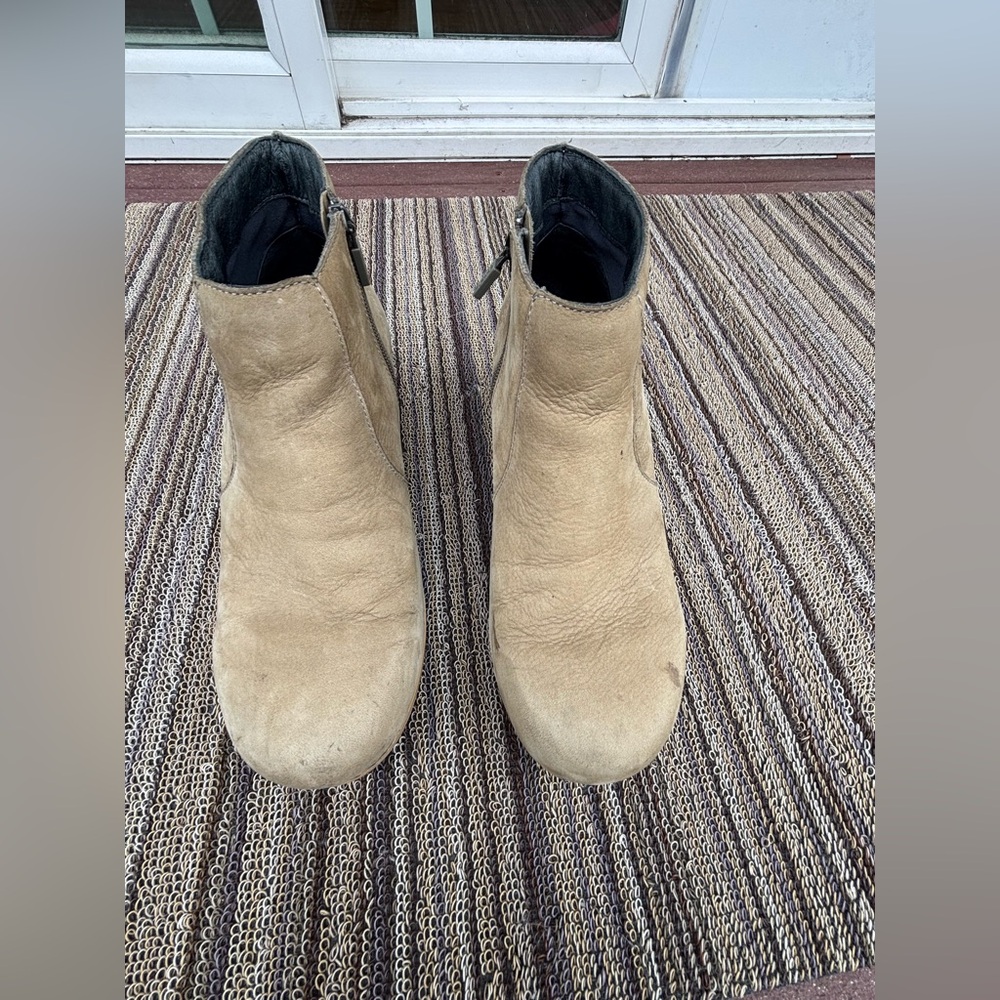 Dansko Maria boot. Size 38. Taupe. GUC. Super comfy